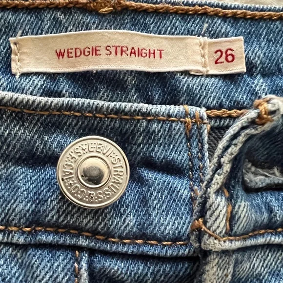Levi’s Wedgie Straight Jeans - Picture 4 of 12